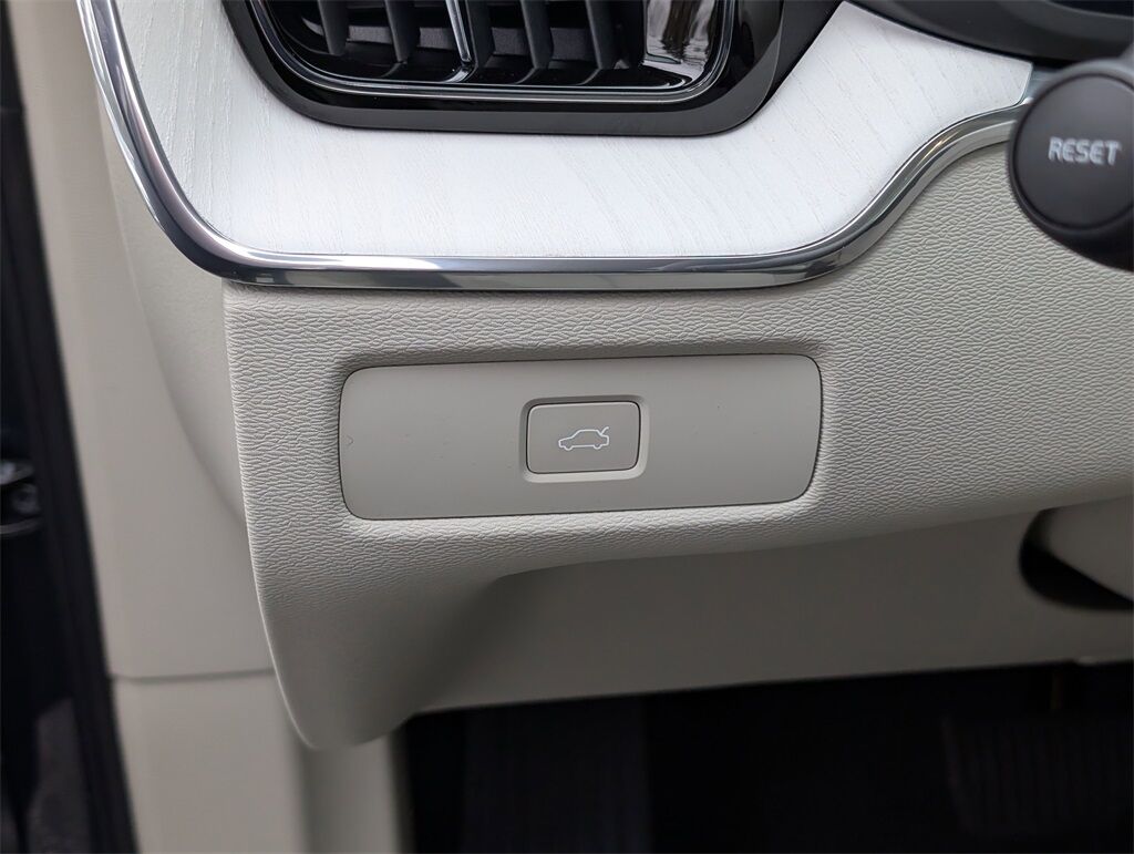 2026 Volvo XC60 B5 Ultra Hunt Valley MD