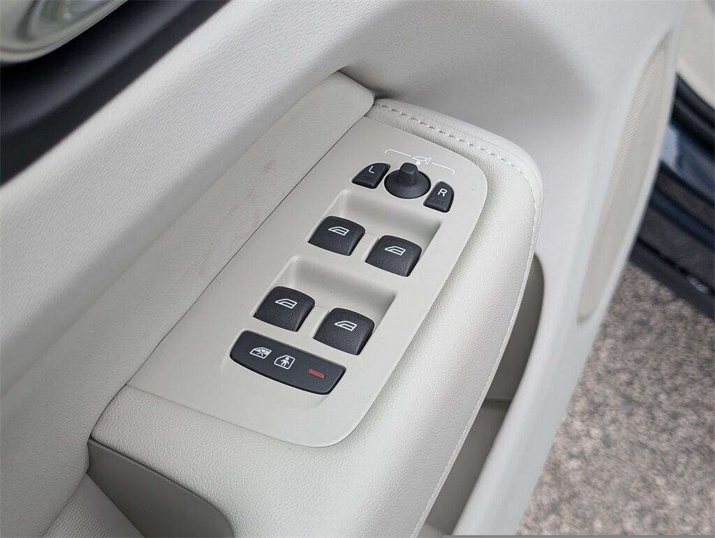 2026 Volvo XC60 B5 Ultra Hunt Valley MD