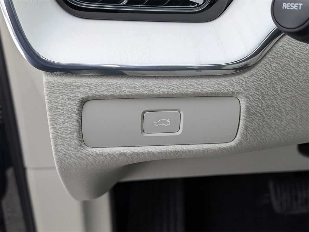 2026 Volvo XC60 B5 Ultra Hunt Valley MD