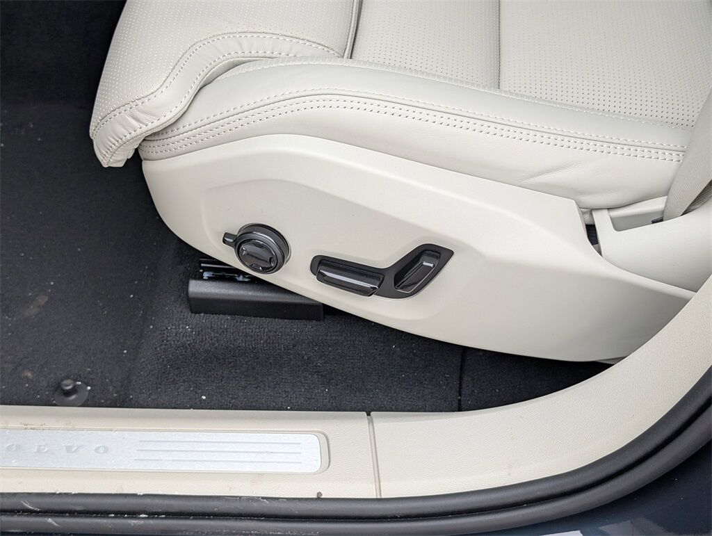 2026 Volvo XC60 B5 Ultra Hunt Valley MD