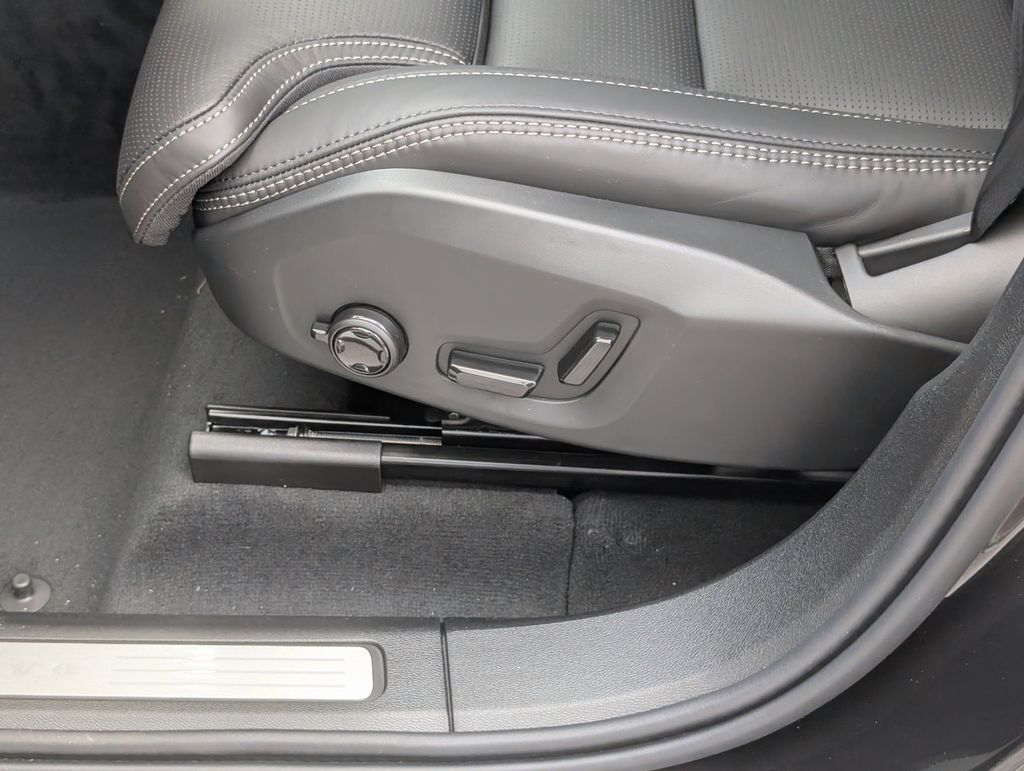 2026 Volvo XC60 B5 Ultra Hunt Valley MD