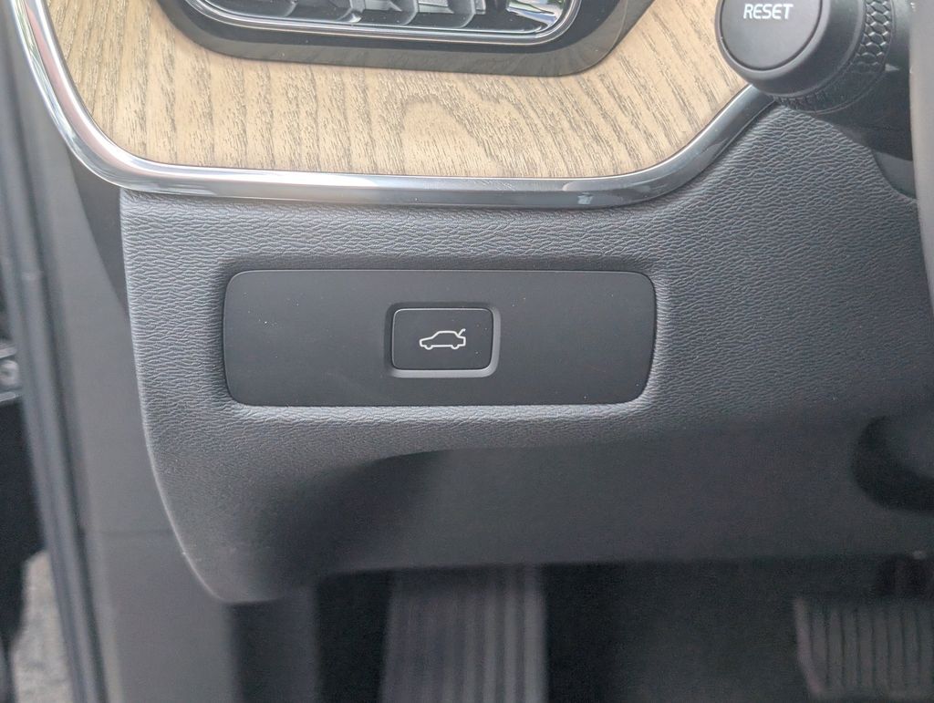 2026 Volvo XC60 B5 Ultra Hunt Valley MD