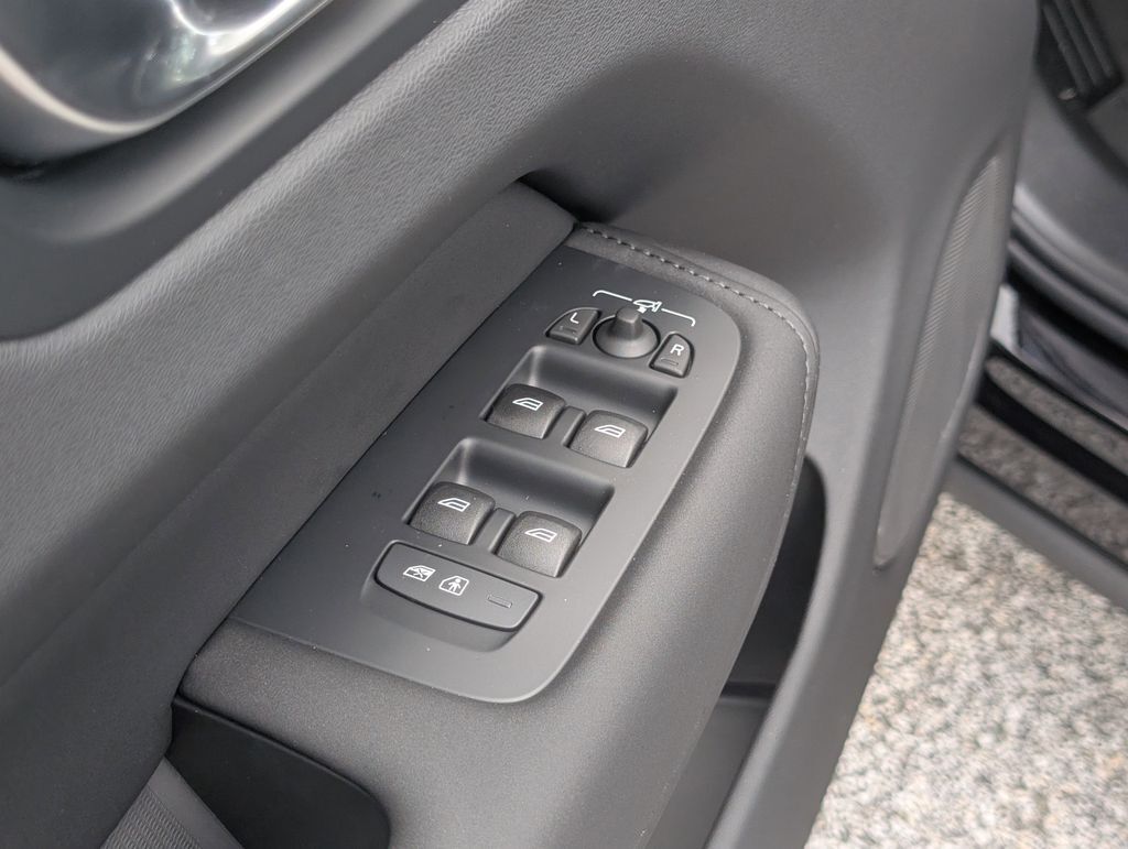 2026 Volvo XC60 B5 Ultra Hunt Valley MD