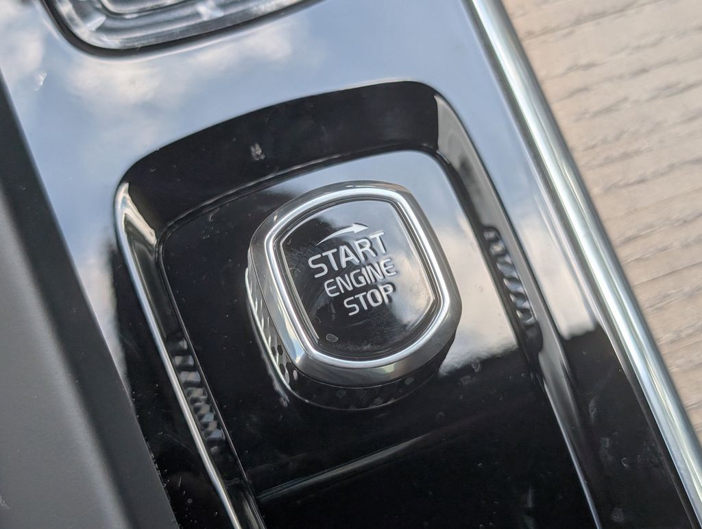 2026 Volvo XC60 B5 Ultra Hunt Valley MD