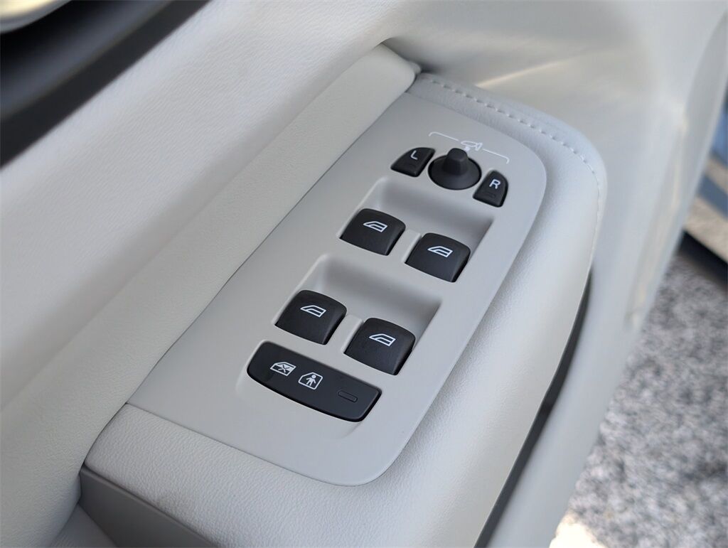 2026 Volvo XC60 B5 Ultra Hunt Valley MD