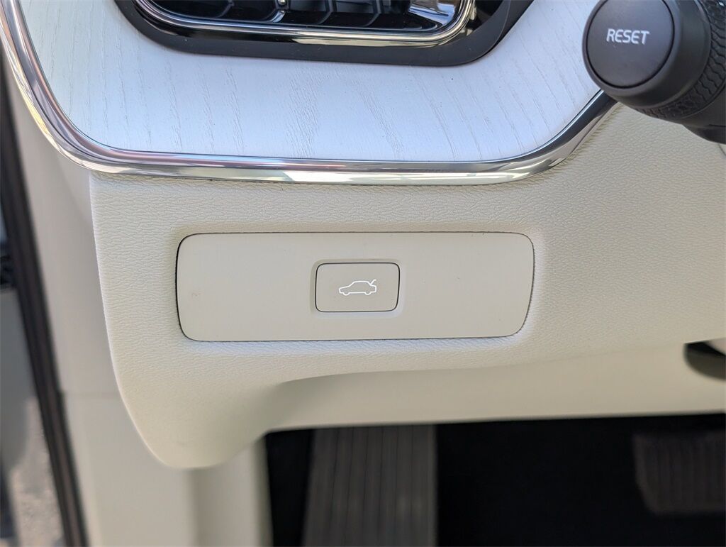 2026 Volvo XC60 B5 Ultra Hunt Valley MD