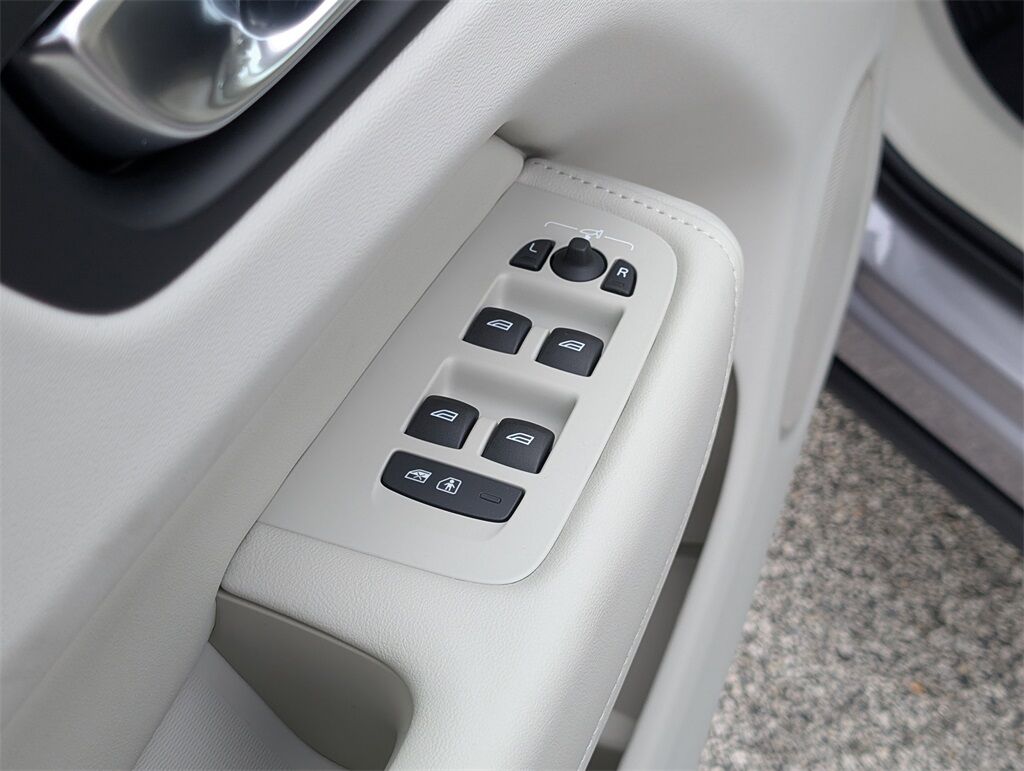 2026 Volvo XC60 B5 Ultra Hunt Valley MD