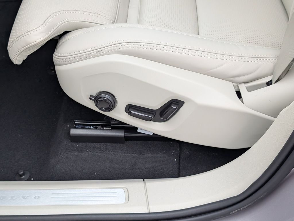 2026 Volvo XC60 B5 Ultra Hunt Valley MD