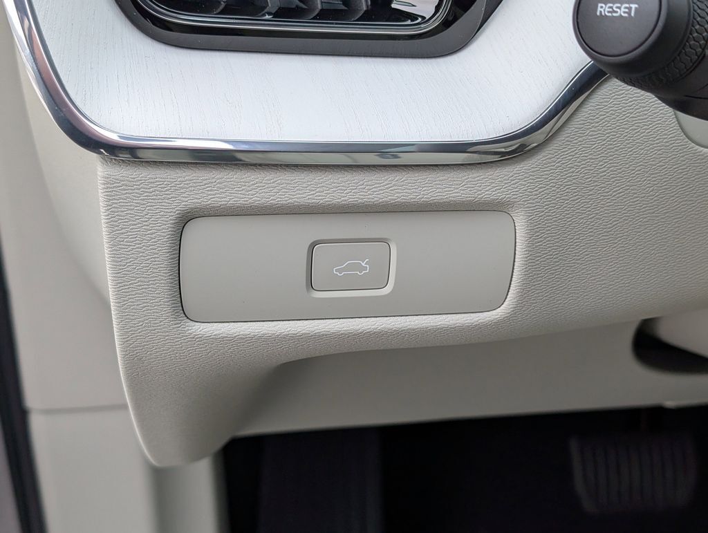 2026 Volvo XC60 B5 Ultra Hunt Valley MD