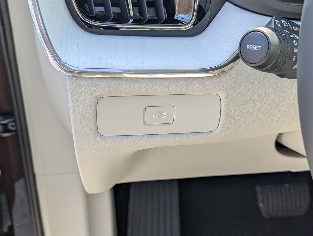 2026 Volvo XC60 B5 Ultra Hunt Valley MD