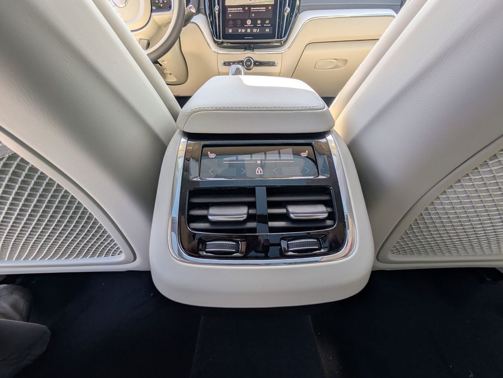 2026 Volvo XC60 B5 Ultra Hunt Valley MD