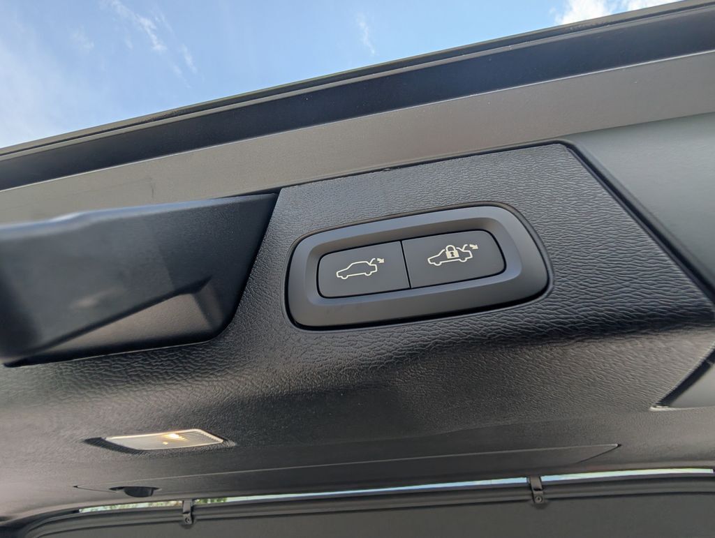 2026 Volvo XC60 B5 Ultra Hunt Valley MD