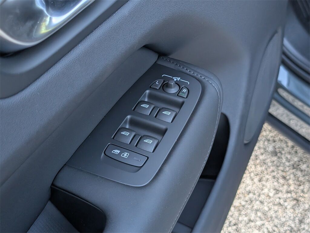 2026 Volvo XC60 B5 Ultra Hunt Valley MD