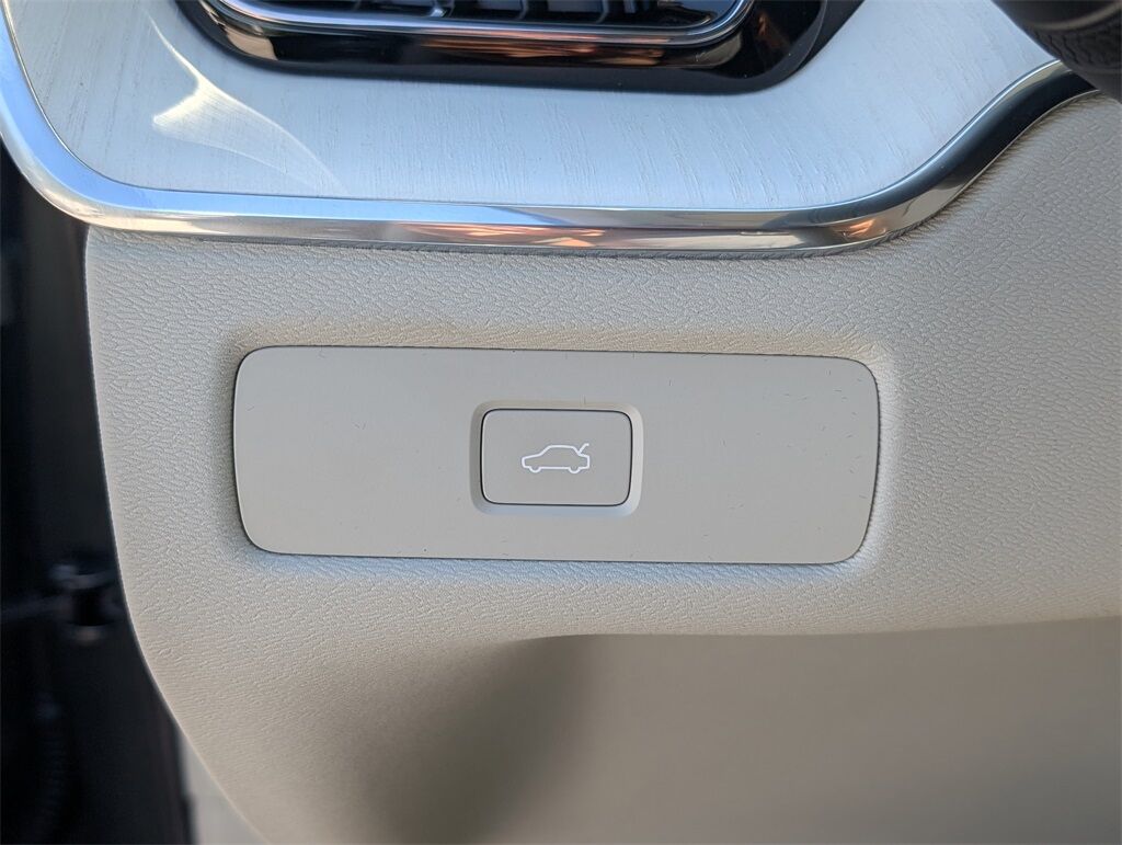 2026 Volvo XC60 B5 Ultra Hunt Valley MD