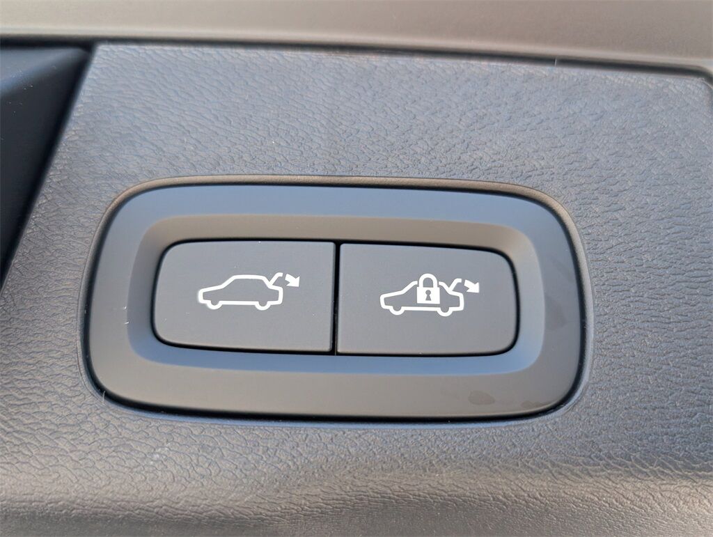 2026 Volvo XC60 B5 Ultra Hunt Valley MD