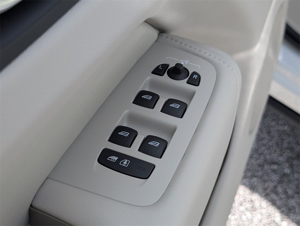 2026 Volvo XC60 B5 Ultra Hunt Valley MD