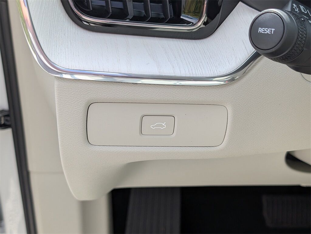 2026 Volvo XC60 B5 Ultra Hunt Valley MD