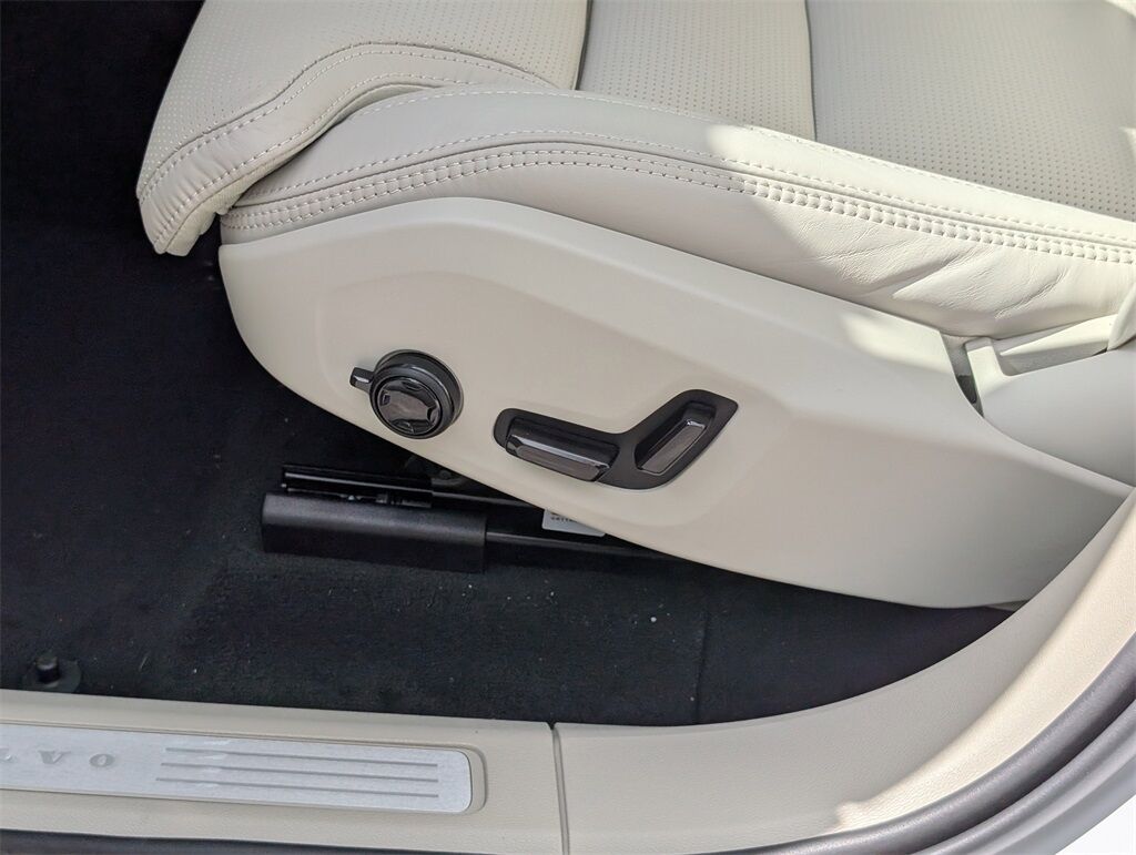 2026 Volvo XC60 B5 Ultra Hunt Valley MD