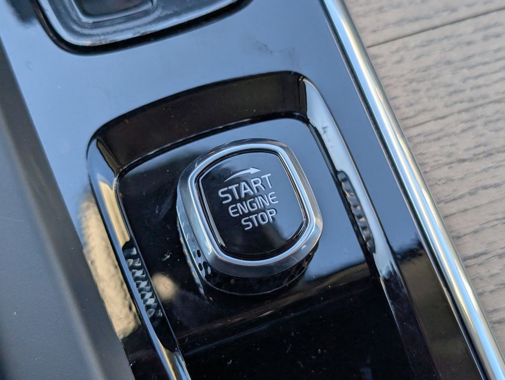 2026 Volvo XC60 B5 Ultra Hunt Valley MD