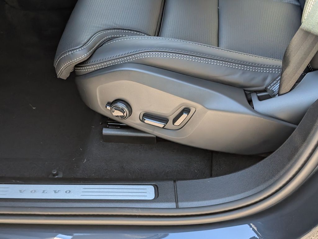 2026 Volvo XC60 B5 Ultra Hunt Valley MD