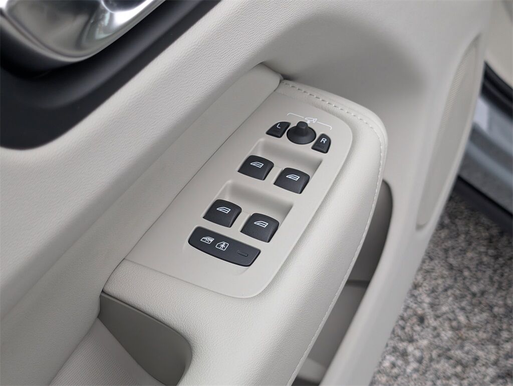 2026 Volvo XC60 B5 Ultra Hunt Valley MD