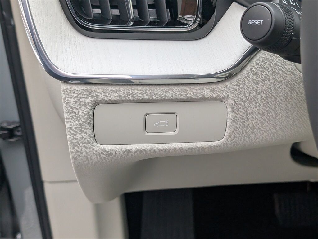 2026 Volvo XC60 B5 Ultra Hunt Valley MD