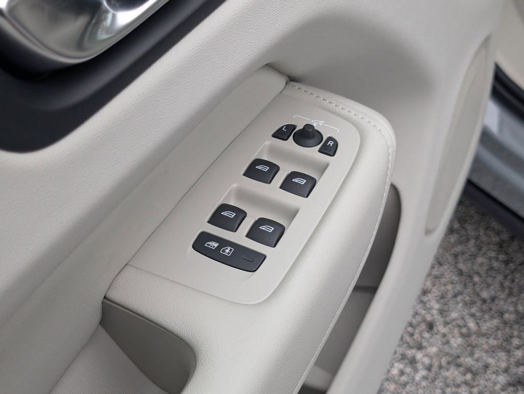 2026 Volvo XC60 B5 Ultra Hunt Valley MD