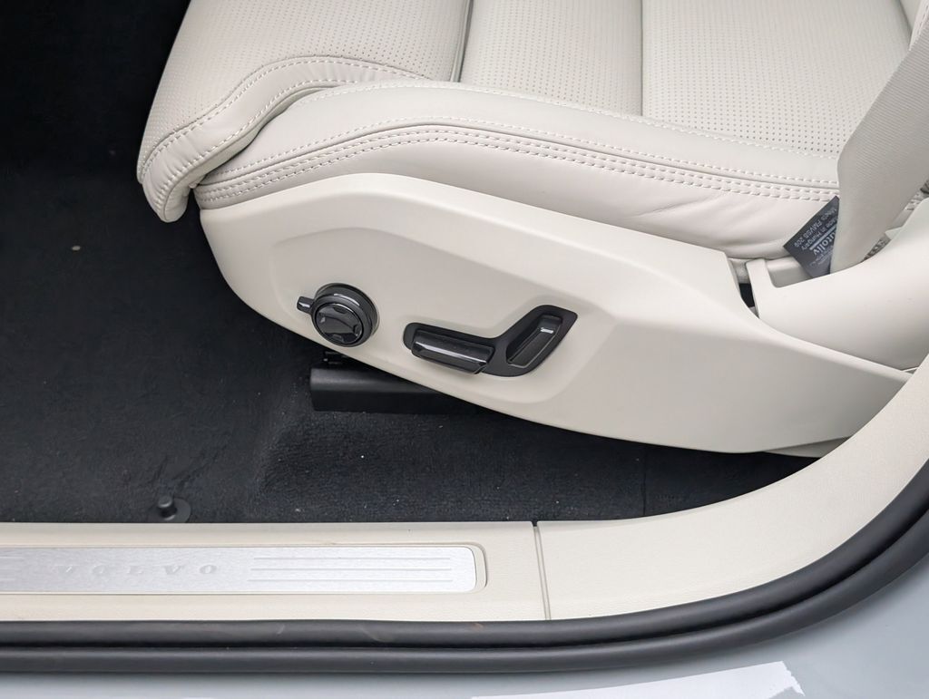 2026 Volvo XC60 B5 Ultra Hunt Valley MD