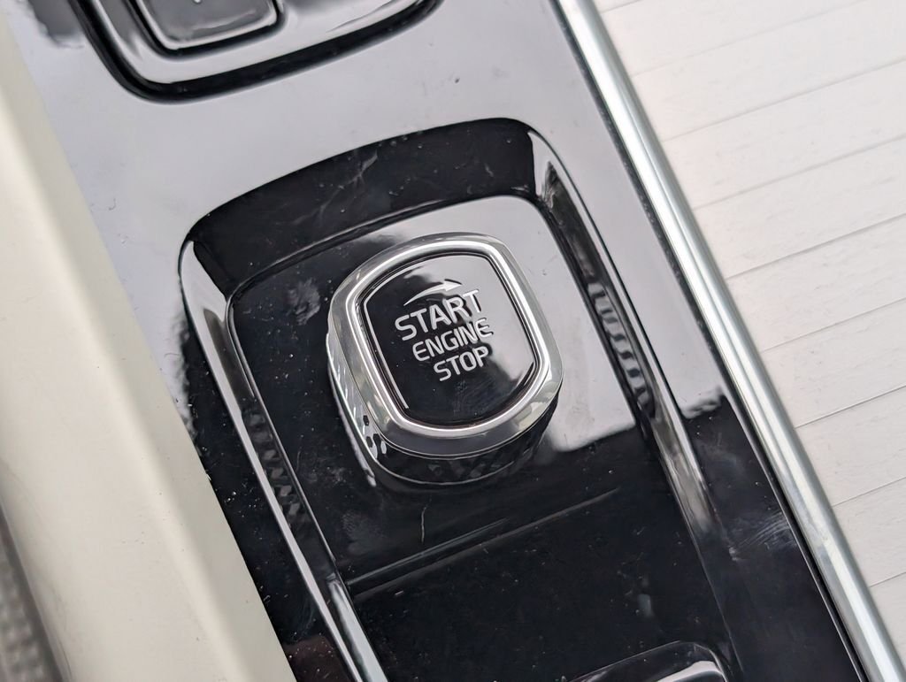 2026 Volvo XC60 B5 Ultra Hunt Valley MD