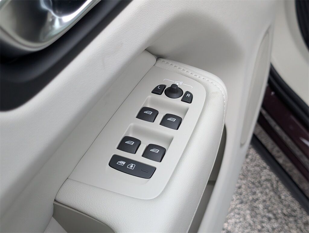 2026 Volvo XC60 B5 Ultra Hunt Valley MD