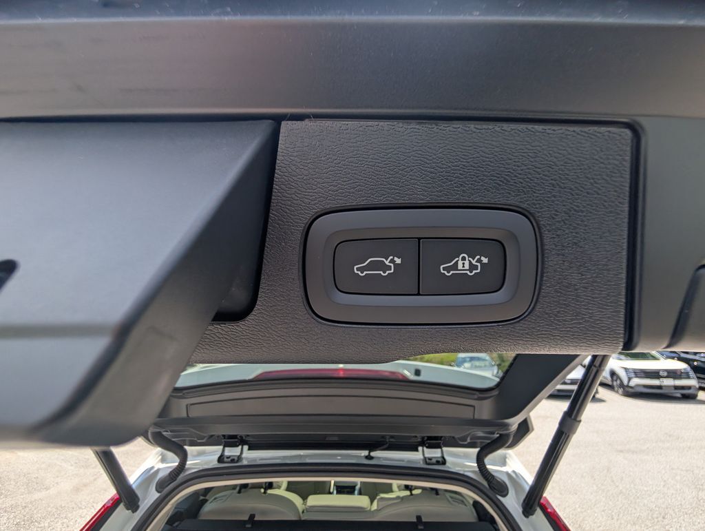 2026 Volvo XC60 B5 Ultra Hunt Valley MD