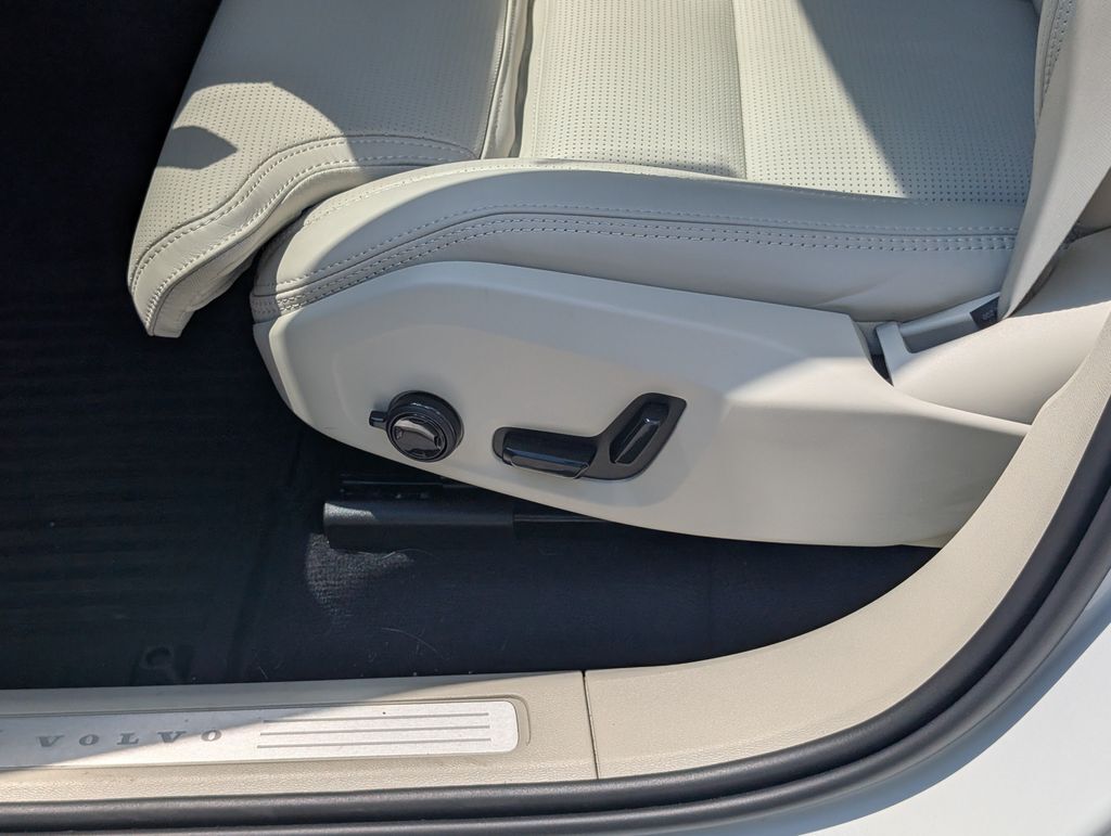 2026 Volvo XC60 B5 Ultra Hunt Valley MD