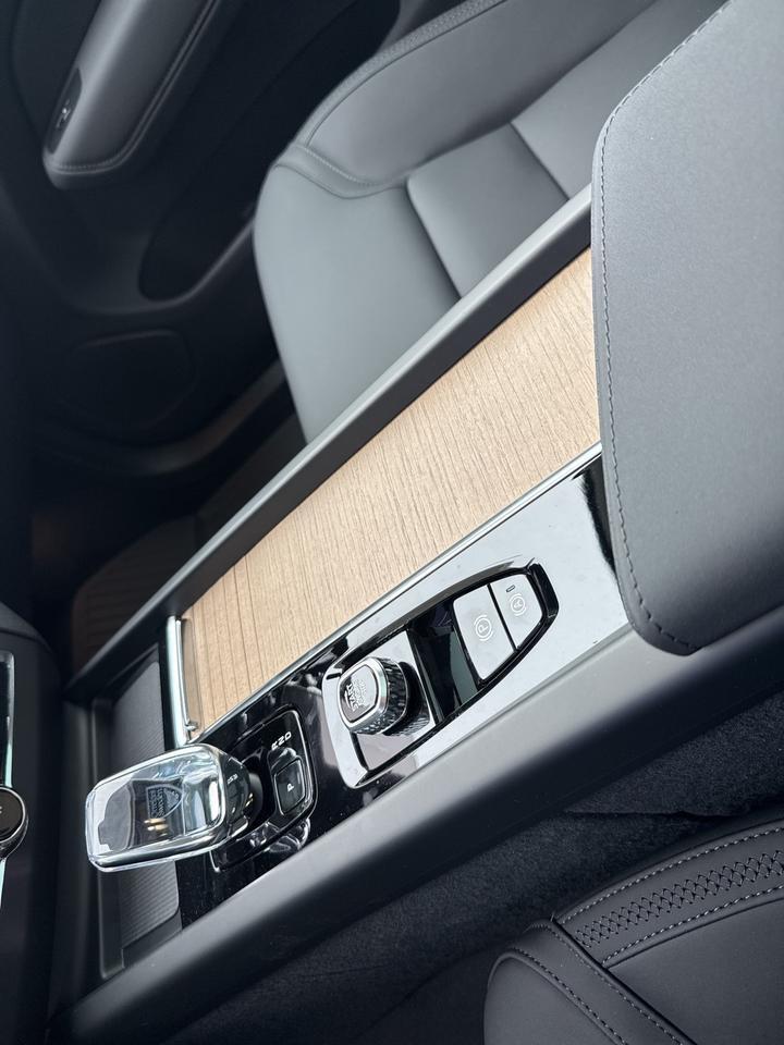 2026 Volvo XC60 Plug-In Hybrid T8 Plus Bend OR