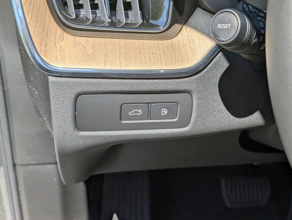 2026 Volvo XC60 Plug-In Hybrid T8 Plus Hunt Valley MD