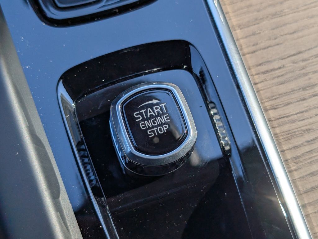 2026 Volvo XC60 Plug-In Hybrid T8 Plus Hunt Valley MD