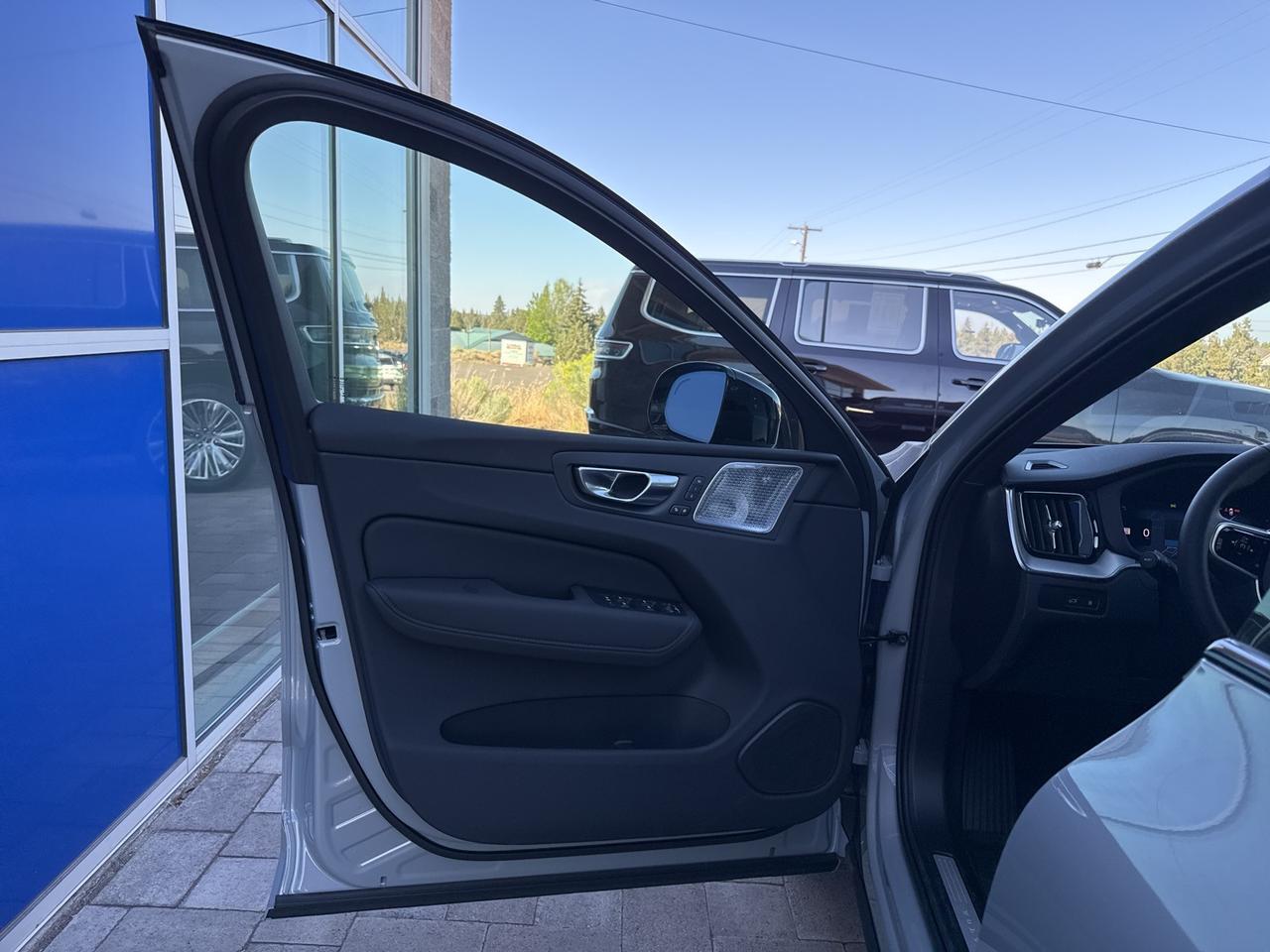 2026 Volvo XC60 Plug-In Hybrid T8 Ultra Black Edition Bend OR