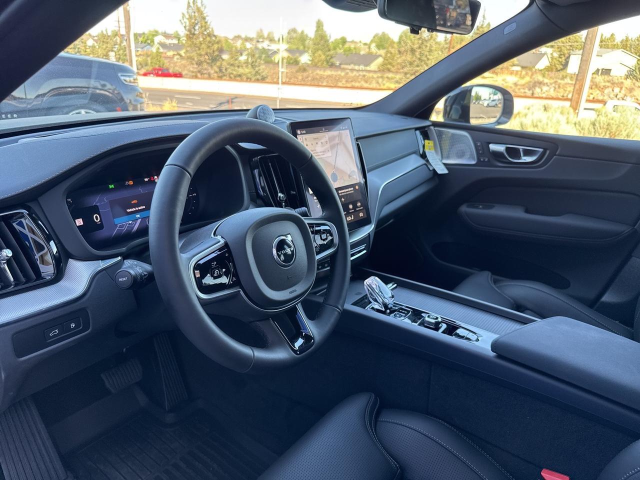 2026 Volvo XC60 Plug-In Hybrid T8 Ultra Black Edition Bend OR