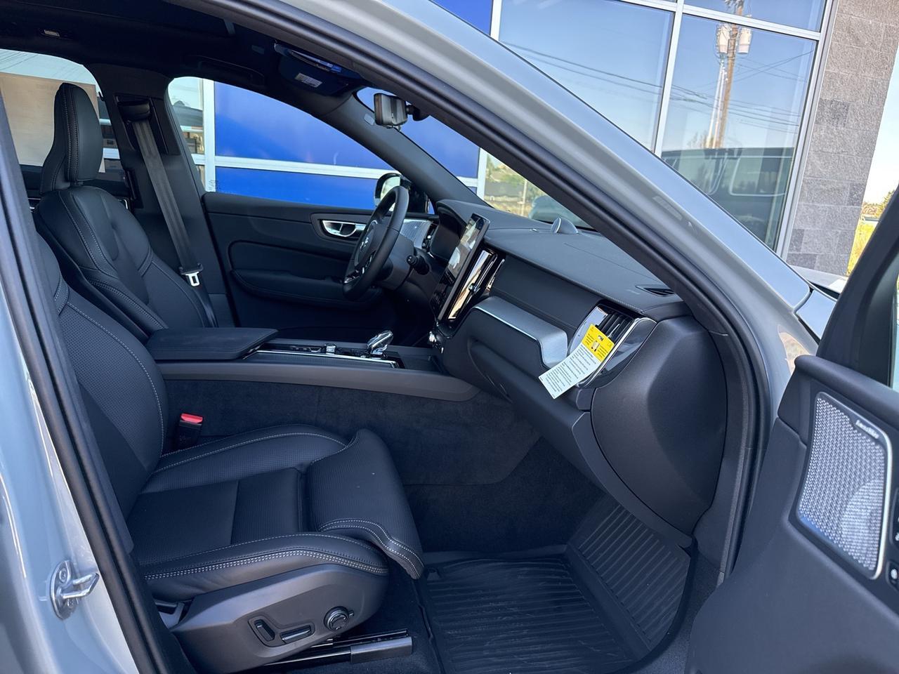 2026 Volvo XC60 Plug-In Hybrid T8 Ultra Black Edition Bend OR