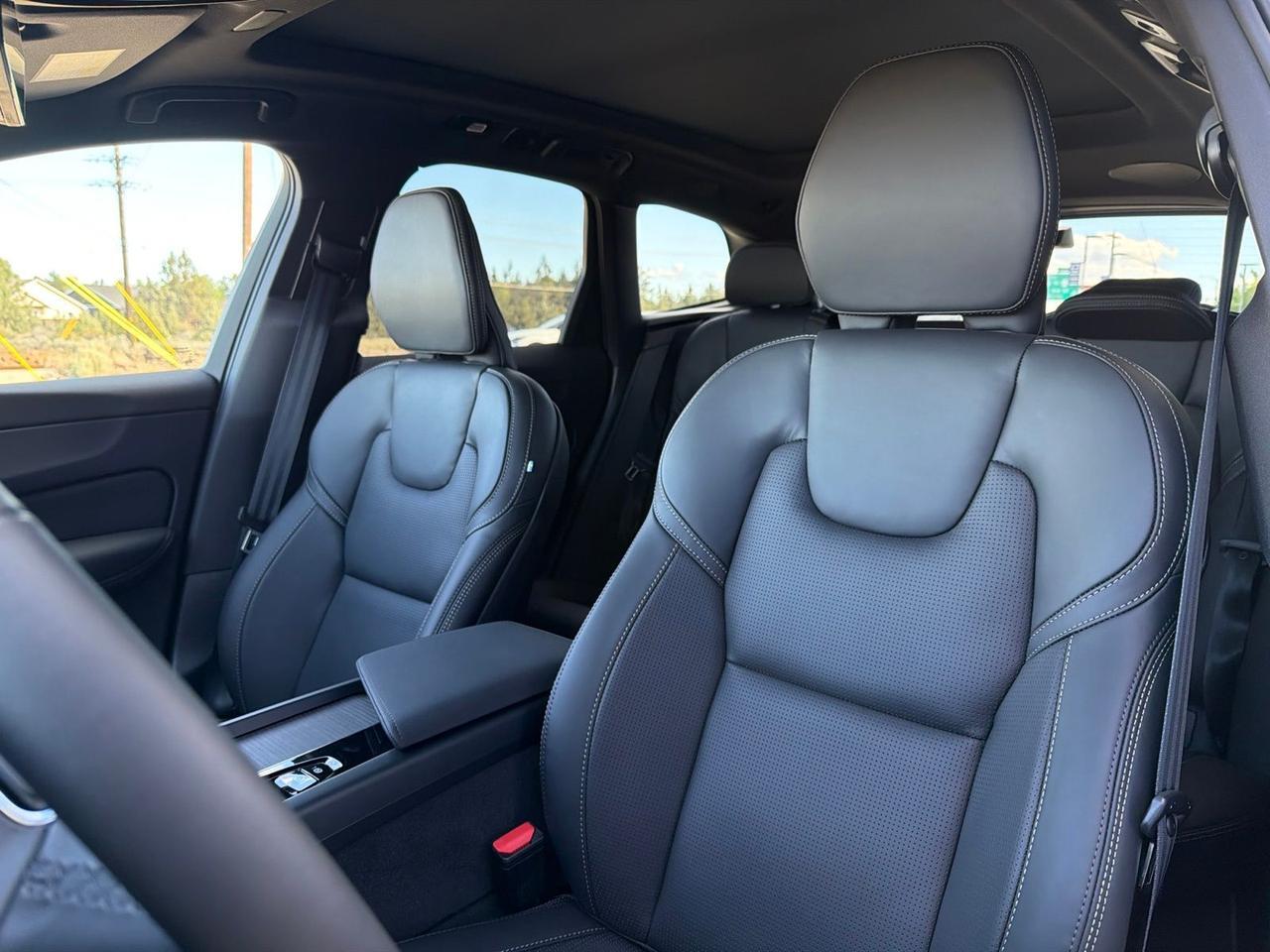 2026 Volvo XC60 Plug-In Hybrid T8 Ultra Black Edition Bend OR