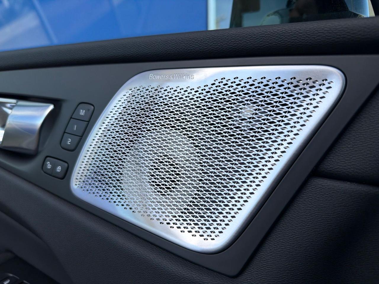 2026 Volvo XC60 Plug-In Hybrid T8 Ultra Black Edition Bend OR
