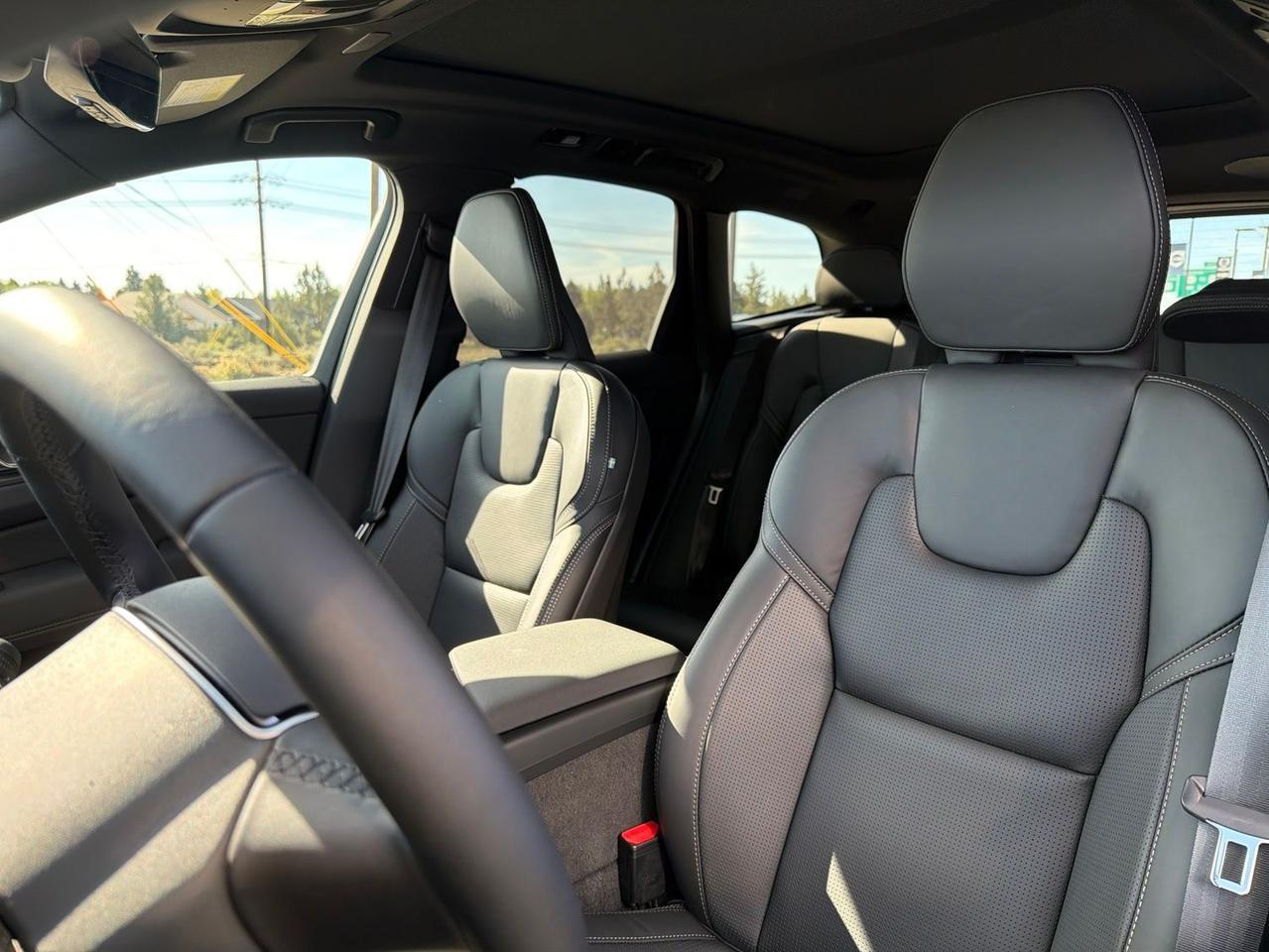 2026 Volvo XC60 Plug-In Hybrid T8 Ultra Black Edition Bend OR