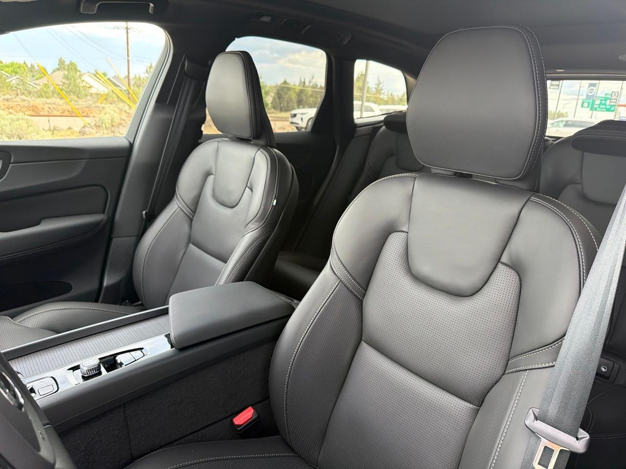 2026 Volvo XC60 Plug-In Hybrid T8 Ultra Black Edition Bend OR