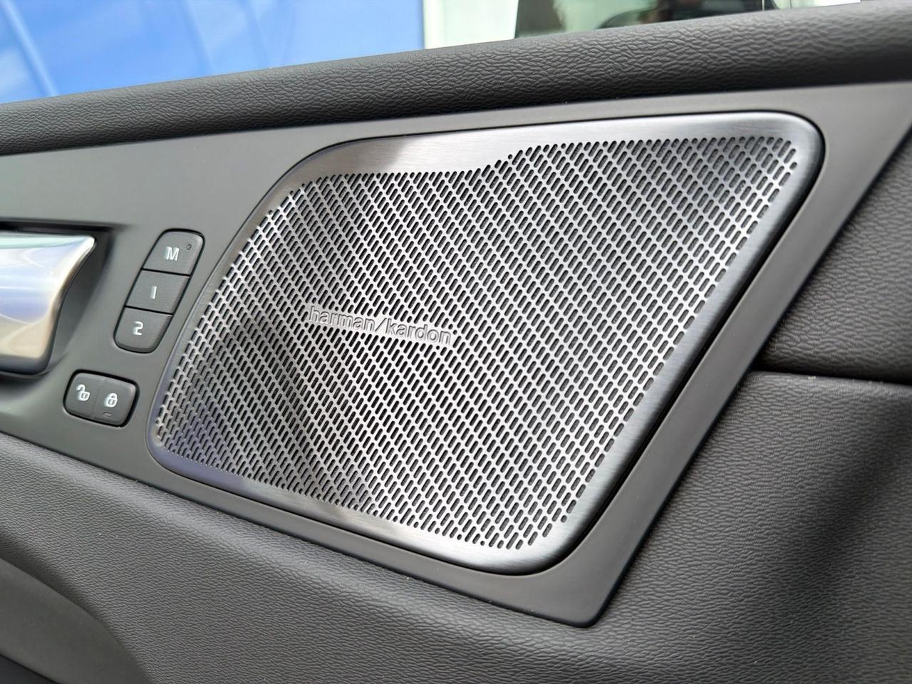 2026 Volvo XC60 Plug-In Hybrid T8 Ultra Black Edition Bend OR