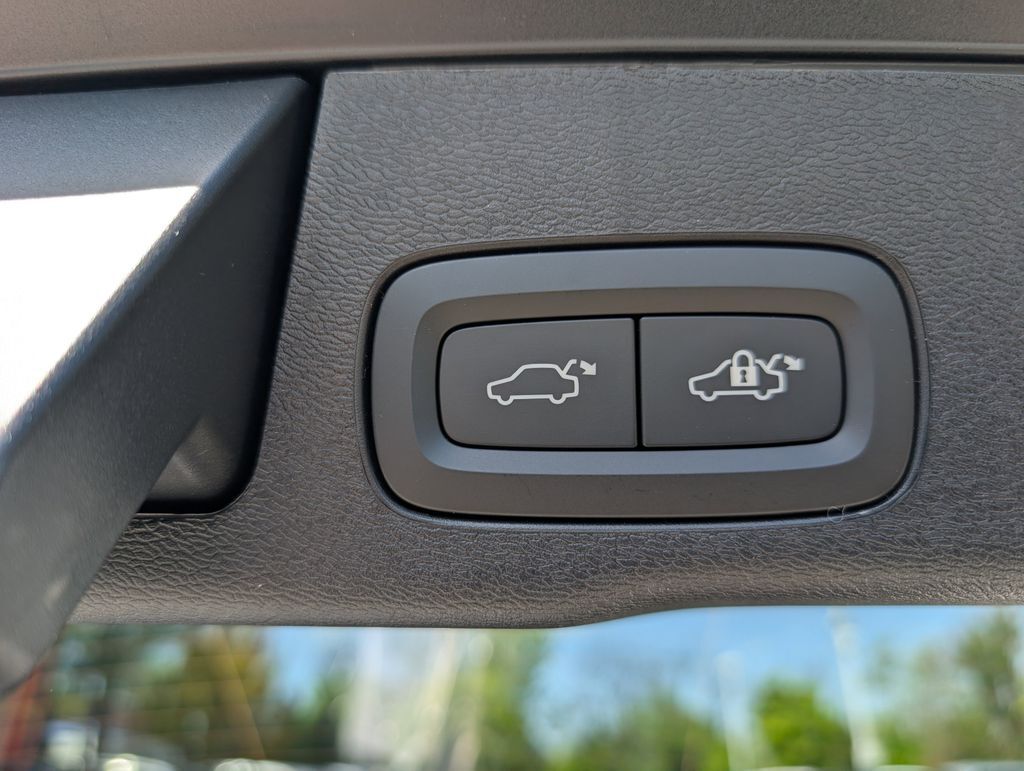 2026 Volvo XC60 Plug-In Hybrid T8 Ultra Black Edition Hunt Valley MD