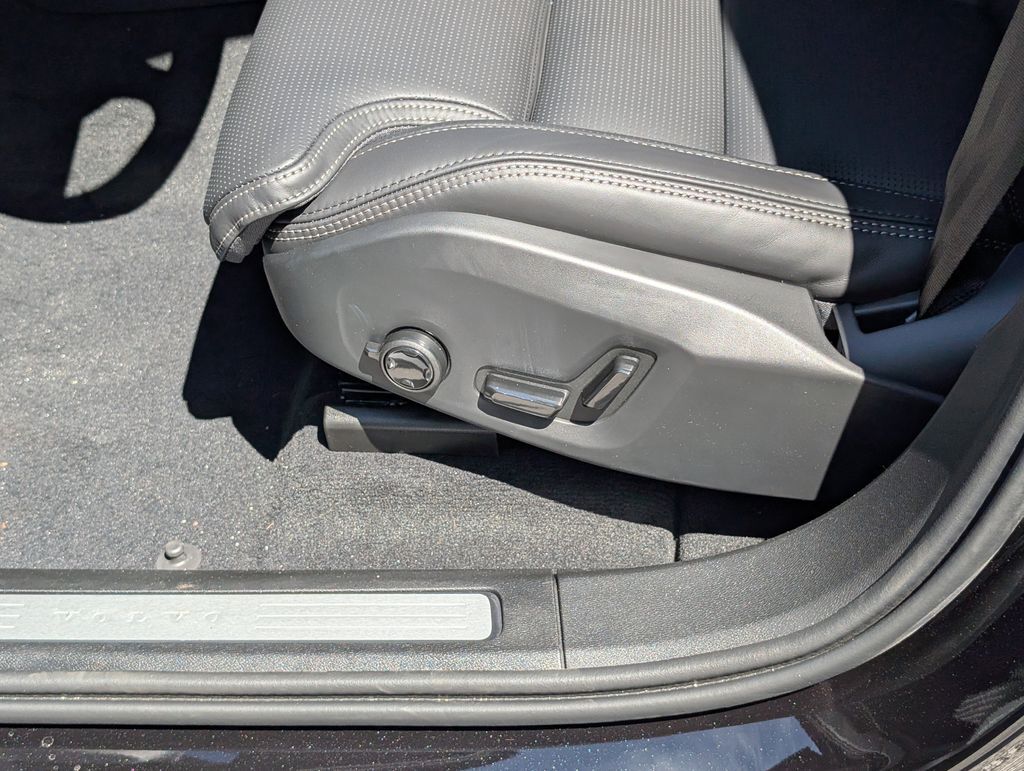 2026 Volvo XC60 Plug-In Hybrid T8 Ultra Black Edition Hunt Valley MD