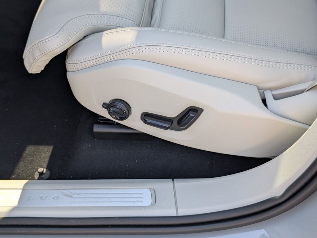 2026 Volvo XC60 Plug-In Hybrid T8 Ultra Hunt Valley MD