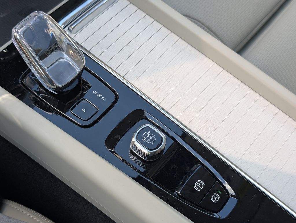 2026 Volvo XC60 Plug-In Hybrid T8 Ultra Hunt Valley MD
