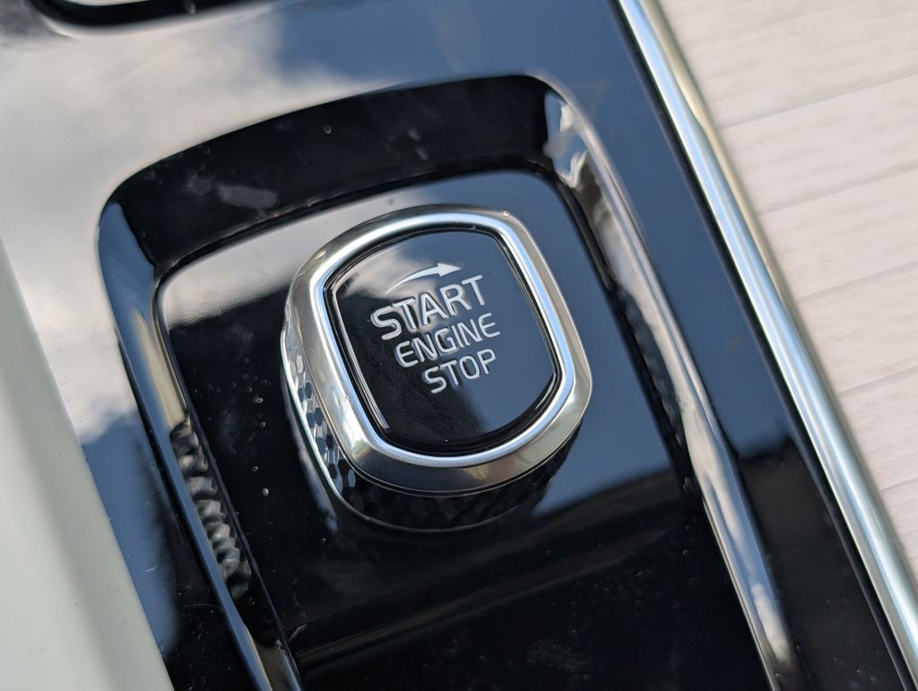 2026 Volvo XC60 Plug-In Hybrid T8 Ultra Hunt Valley MD