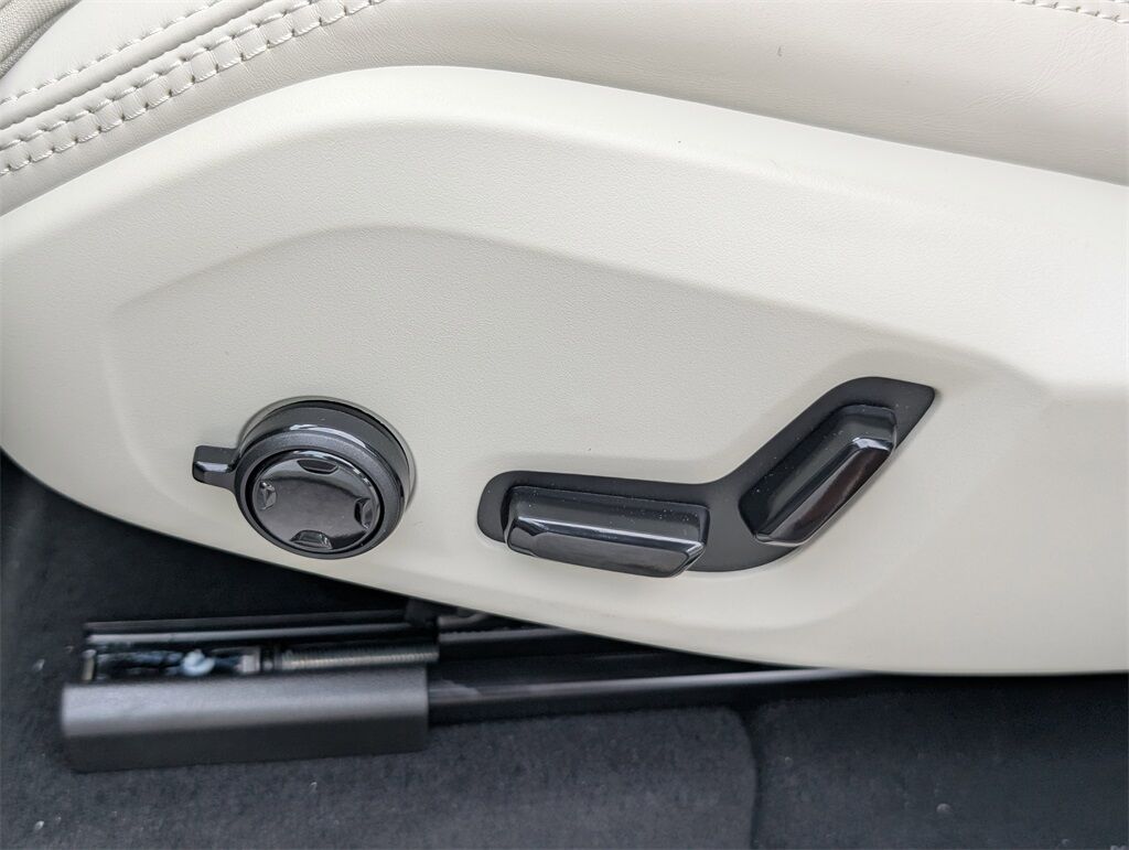 2026 Volvo XC60 Plug-In Hybrid T8 Ultra Hunt Valley MD