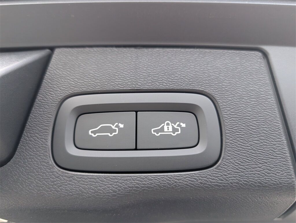 2026 Volvo XC60 Plug-In Hybrid T8 Ultra Hunt Valley MD